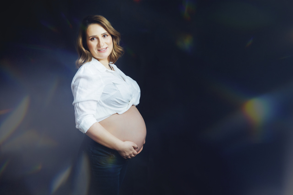 sedinta foto maternitate in studio in Iasi